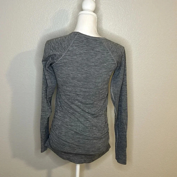 Athleta long sleeve athletic shirt with side ruching, thumb holes size S - Picture 3 of 9